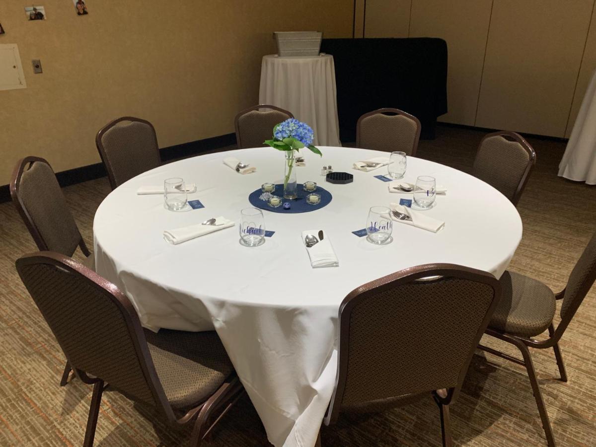 Radisson Hotel Detroit-Farmington Hills Dış mekan fotoğraf