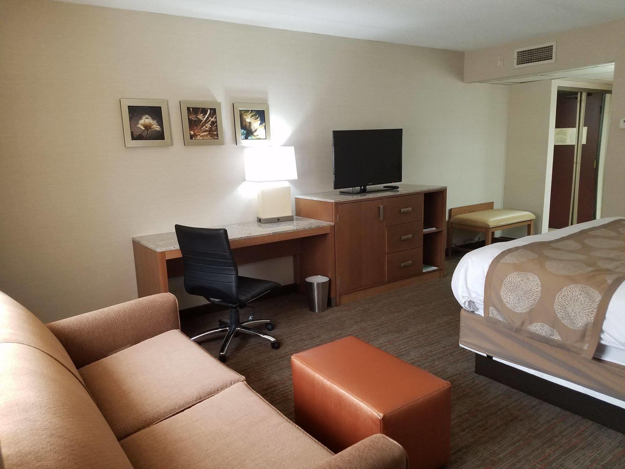 Radisson Hotel Detroit-Farmington Hills Dış mekan fotoğraf