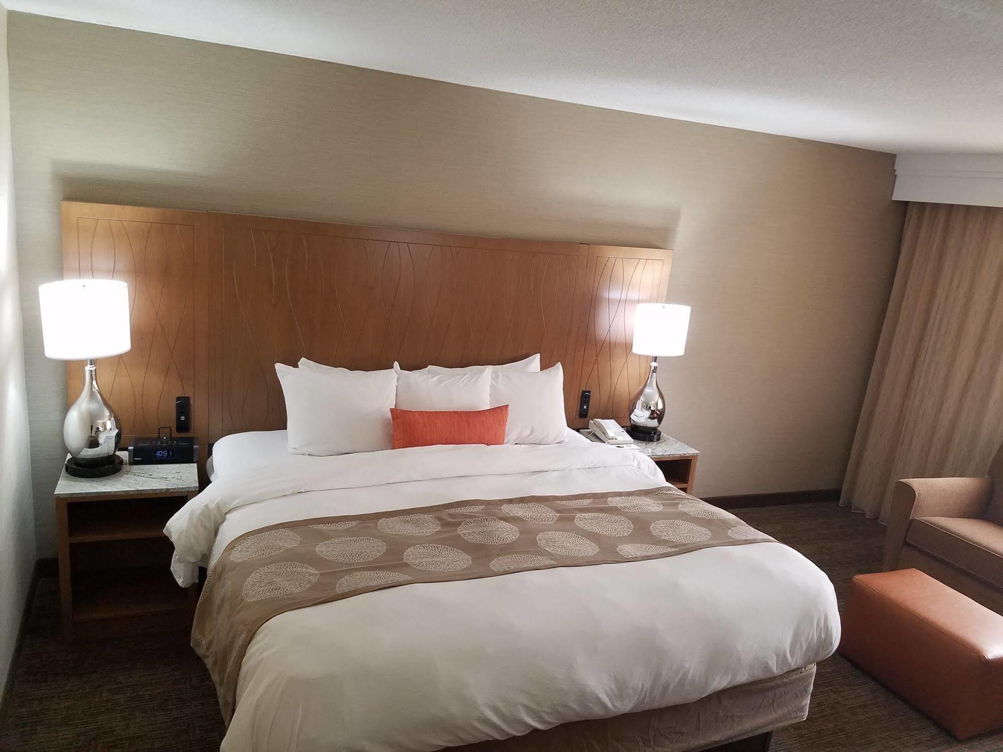 Radisson Hotel Detroit-Farmington Hills Dış mekan fotoğraf